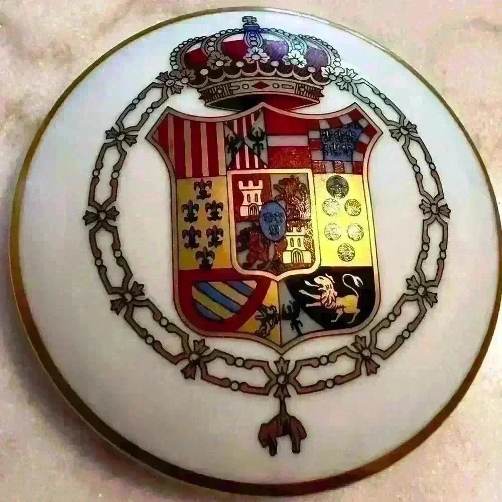 BIDASOA  PORCELAN TRINKET DISH WITH LID,  3” diameter, MADE IN SPAIN